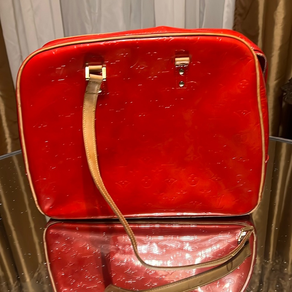 Damaged but repairable Red LVBag